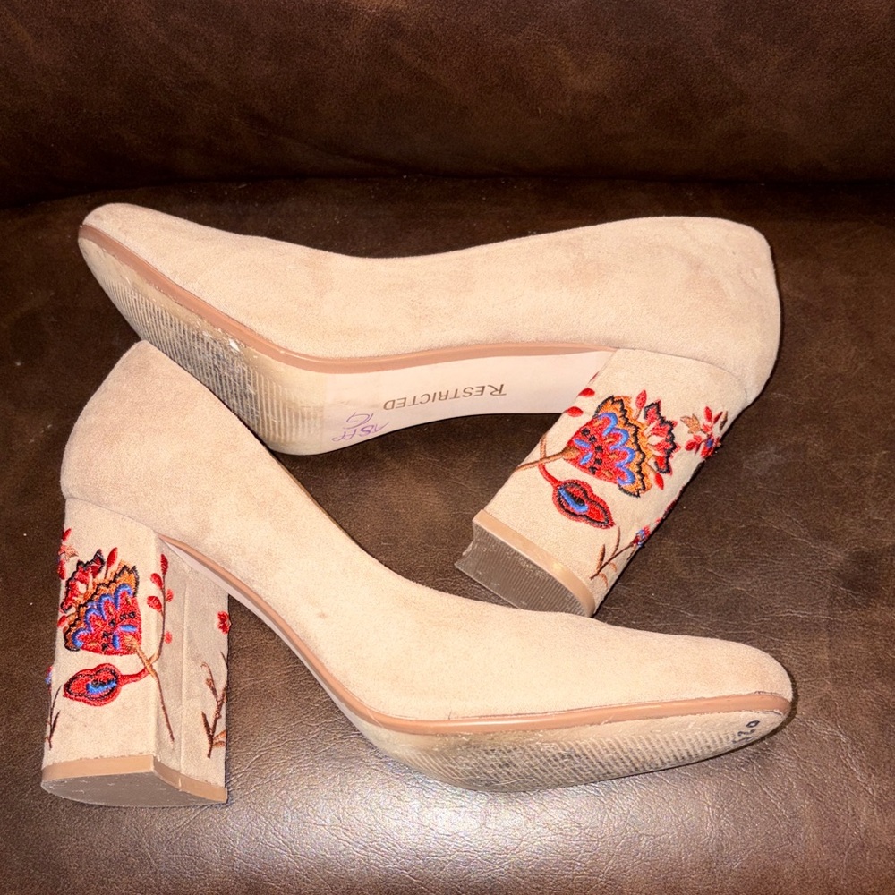 Restricted Floral Embroidered Heels - Picture 5 of 12